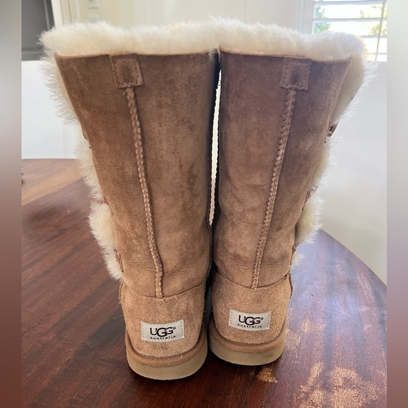 Ugg Bailey Button Triplet Boot- chestnut brown sz 6 - Picture 3 of 6